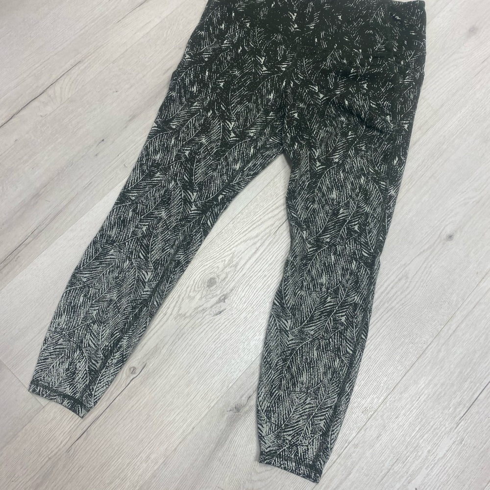 All in Motion Monochrome Leaf Print Leggings